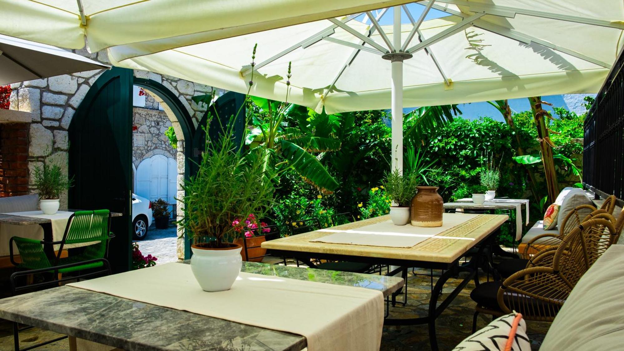 Pom Alacati Boutique Otel Çeşme Esterno foto